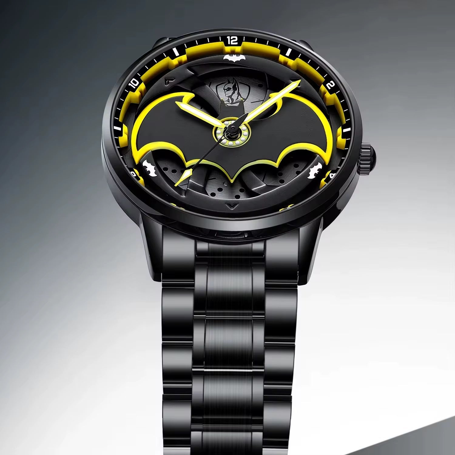 Vista lateral del reloj Batman's Boomerang con acabados premium